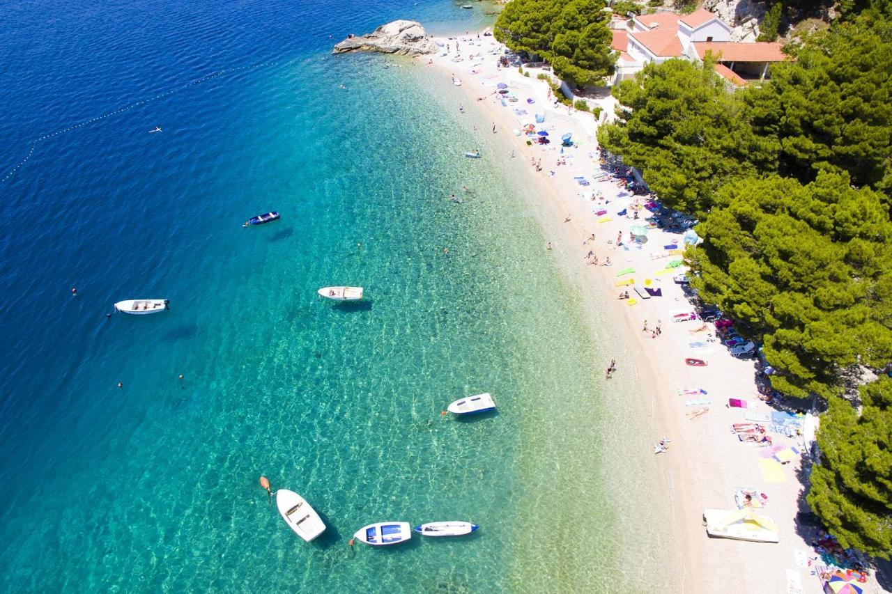 Apartments By The Sea Brela, Makarska - 6688 Eksteriør billede