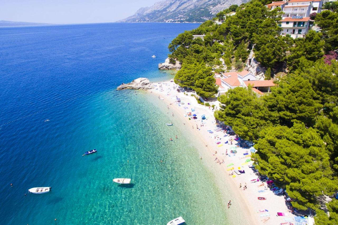 Apartments By The Sea Brela, Makarska - 6688 Eksteriør billede