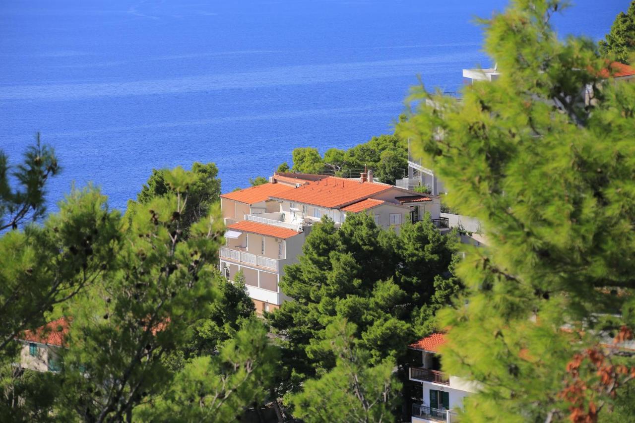 Apartments By The Sea Brela, Makarska - 6688 Eksteriør billede