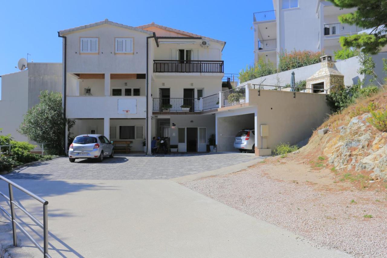 Apartments By The Sea Brela, Makarska - 6688 Eksteriør billede