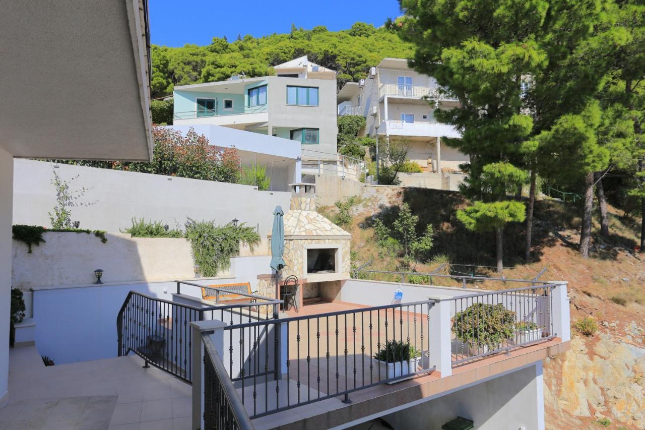 Apartments By The Sea Brela, Makarska - 6688 Eksteriør billede