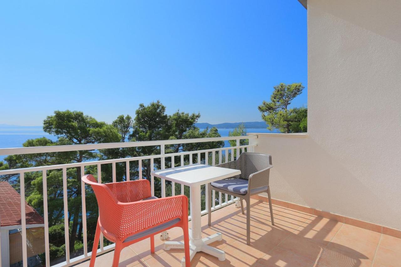 Apartments By The Sea Brela, Makarska - 6688 Eksteriør billede