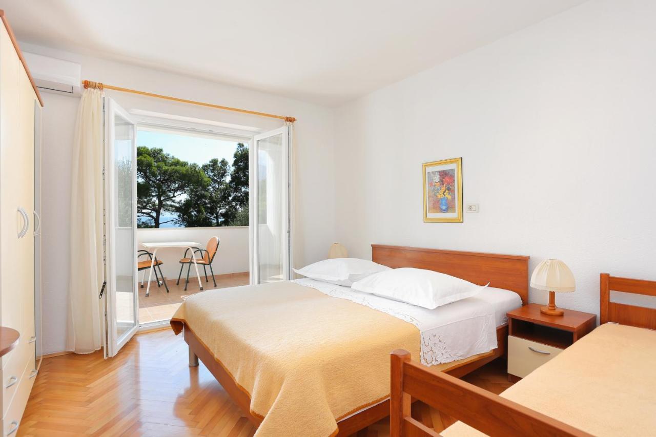 Apartments By The Sea Brela, Makarska - 6688 Eksteriør billede