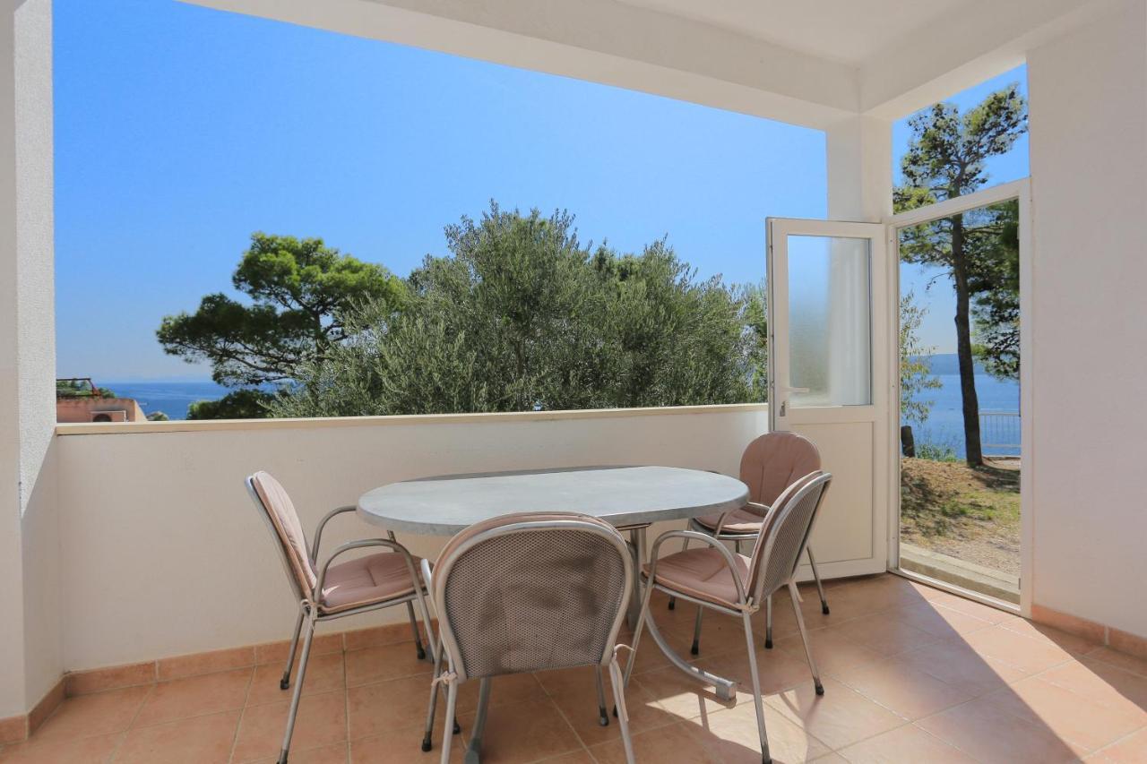 Apartments By The Sea Brela, Makarska - 6688 Eksteriør billede