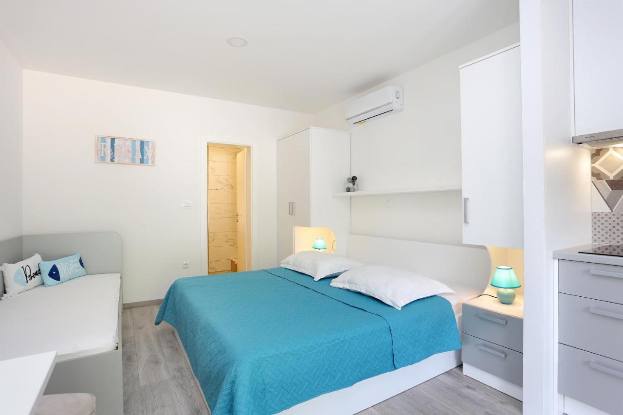 Apartments By The Sea Brela, Makarska - 6688 Eksteriør billede