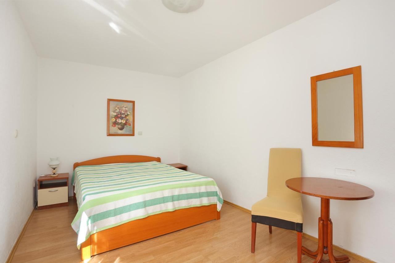 Apartments By The Sea Brela, Makarska - 6688 Eksteriør billede