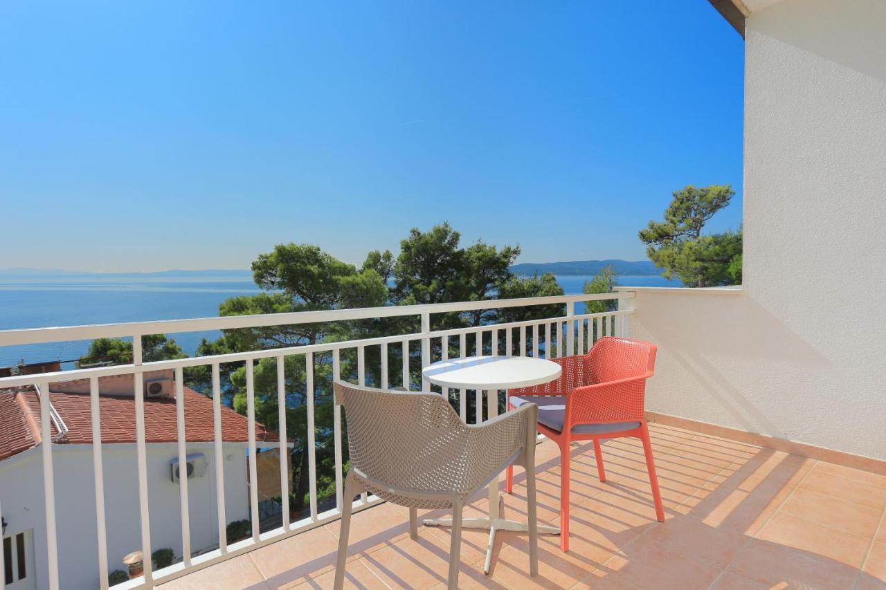 Apartments By The Sea Brela, Makarska - 6688 Eksteriør billede